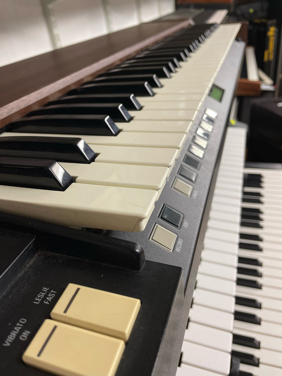 Hammond Suzuki XB-2 1990's Pre-Owned – folkiesmusic