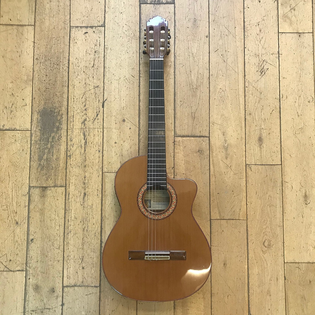 Rodriguez Mod Cutwayb Manuel Rodriguez Cutaway B Electro Classical Guitar – folkiesmusic