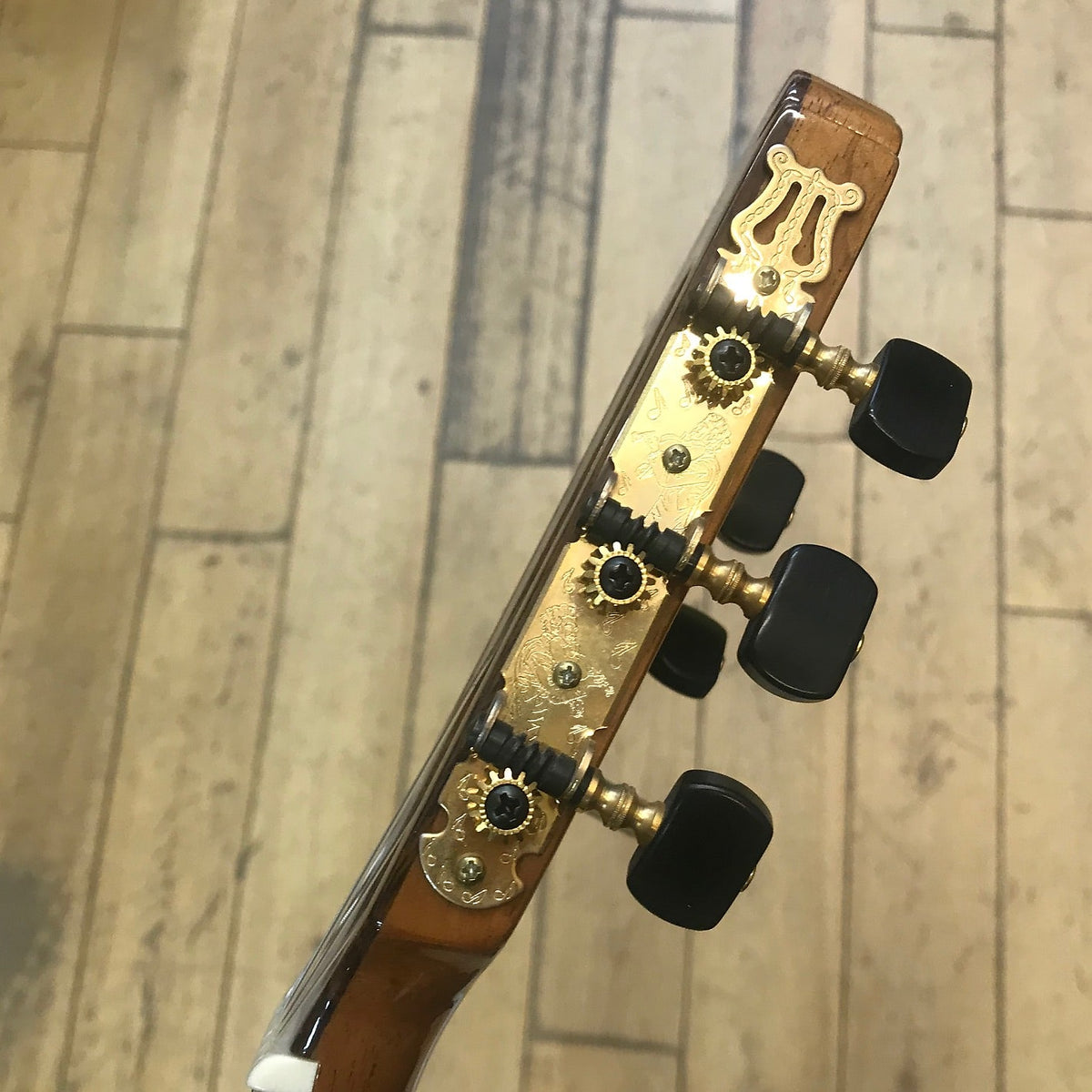 Rodriguez Mod Cutwayb Manuel Rodriguez Cutaway B Electro Classical Guitar – folkiesmusic